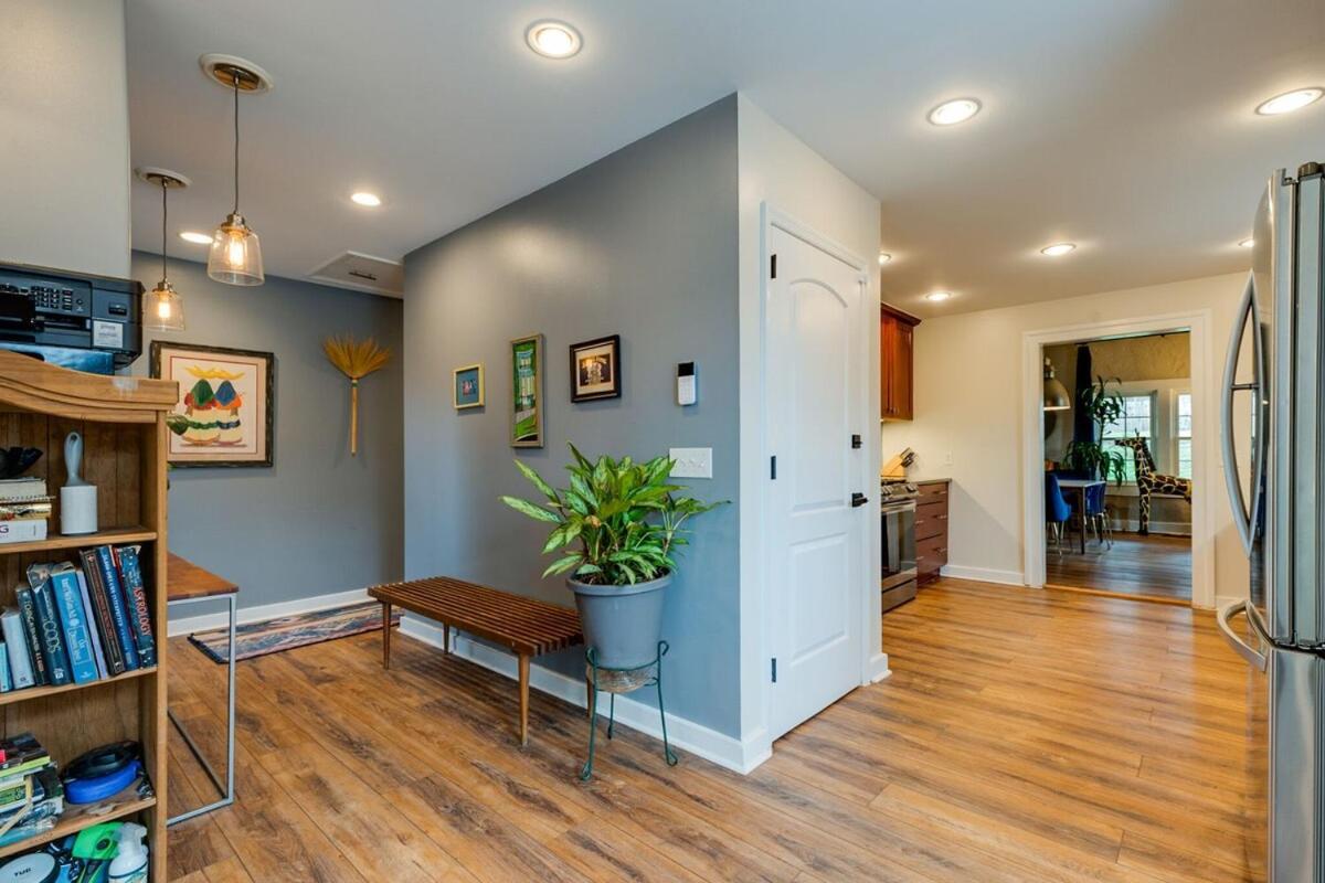 Historic East Nash Sleeps 6 Holiday home